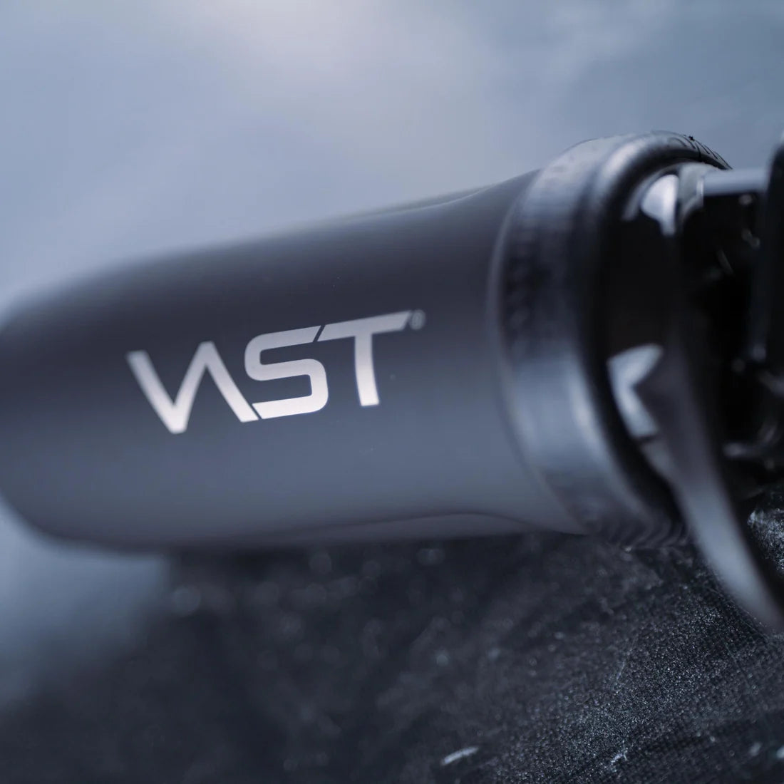 VAST Smartshake® Edelstahl-Shaker, 900ml, mit Schraubverschluss und Messskala, für Getränke und Protein-Shakes, langlebig und stilvoll