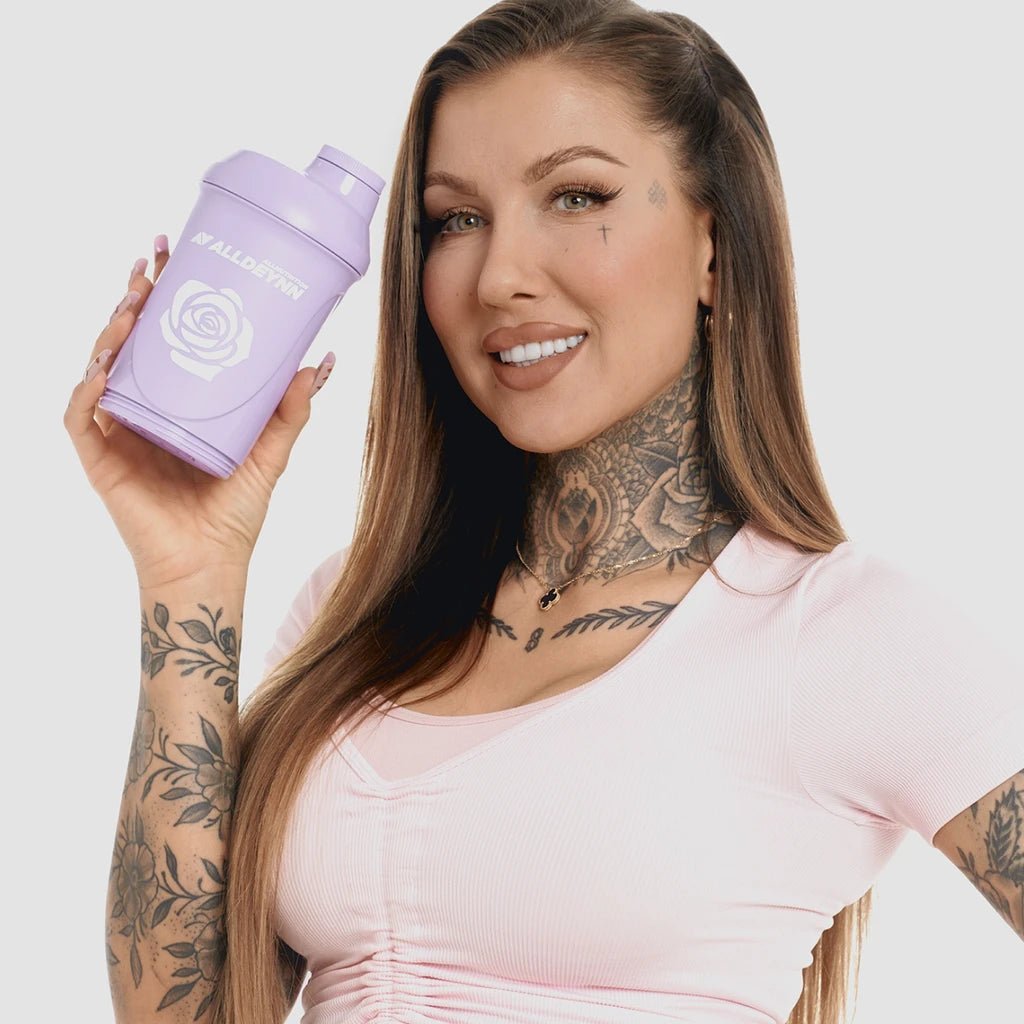 AllNutrition ALLEDYNN Shaker 600/350ml in Weiß, langlebiger Trinkbecher für Sport und Fitness, mit Messskala.
