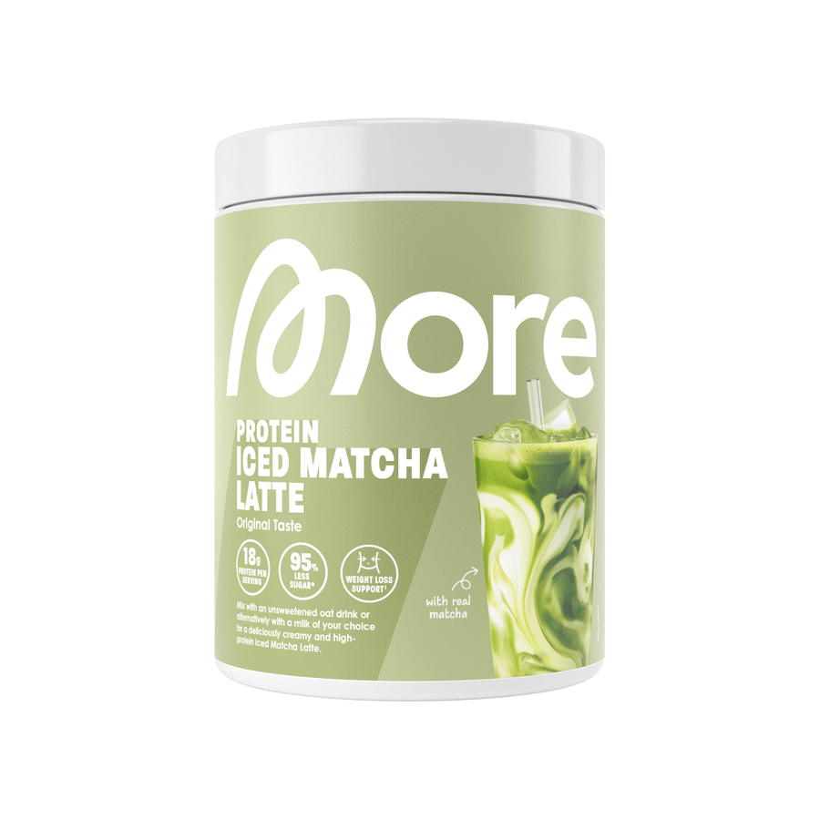 Protein Matcha Latte von MORE Nutrition, kalter Getränkebecher mit cremigem, original Geschmack und grüner Matcha-Note.