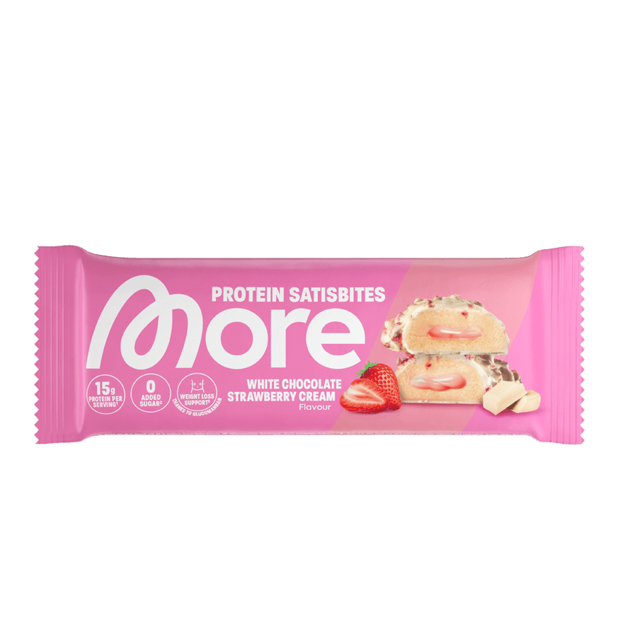 Mehr Protein Satisbites Riegel mit weißer Schokolade und Erdbeercreme von MORE NUTRITION, Nahaufnahme des Riegels.