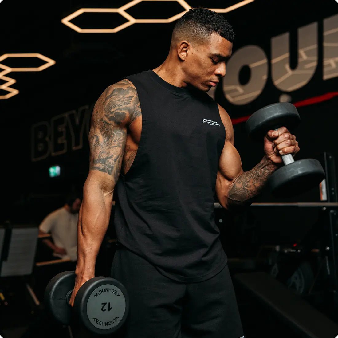 XXL Nutrition Perfect Whey Protein mit Bananengeschmack, cremige Konsistenz, in einer Verpackung mit rotem und gelbem Design.